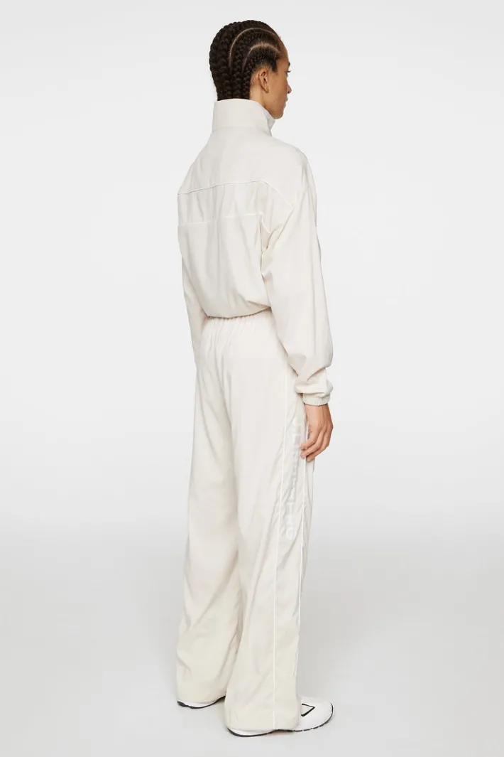 Mira Pant